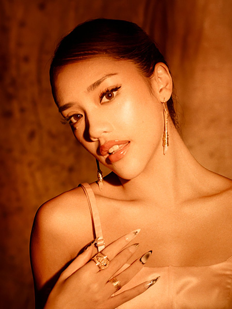 iPopBase's tweet photo. Happy 25th birthday to the talented Baila of no na. https://t.co/QjOsq9DWQ2