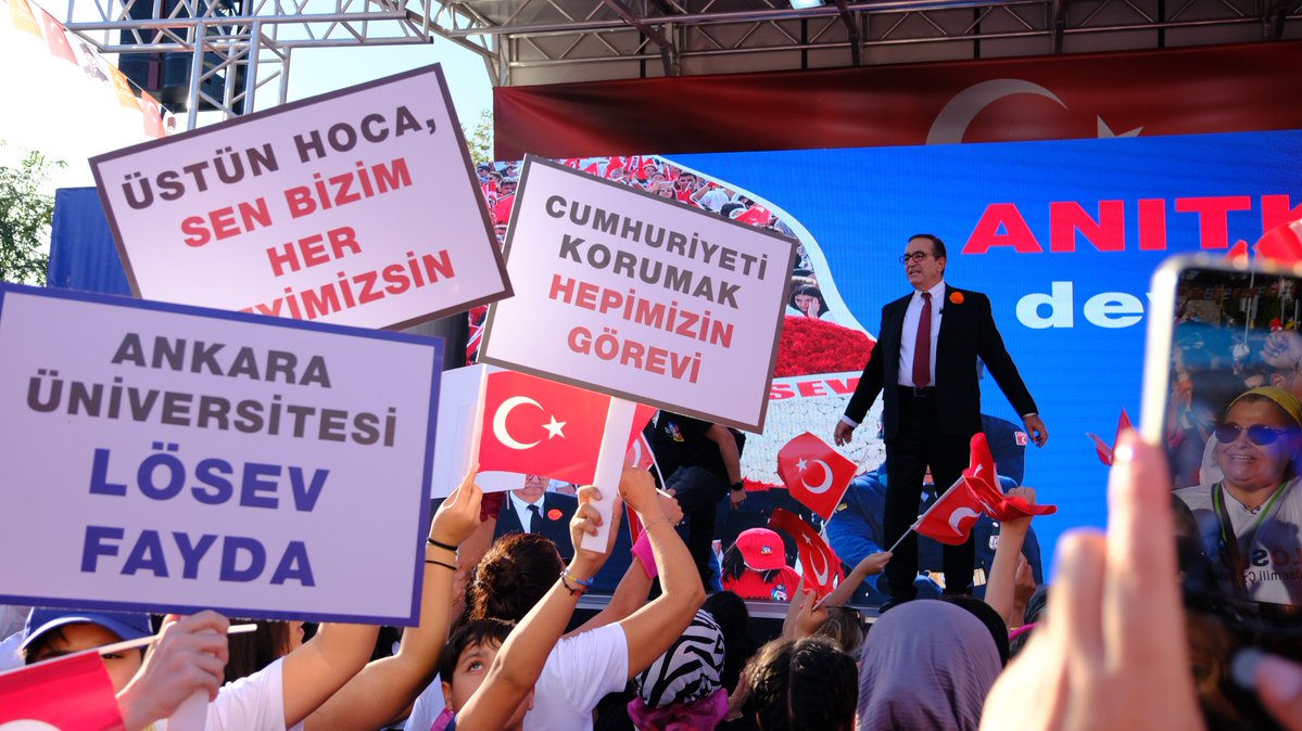 losev1998's tweet photo. Cumhuriyeti korumak hepimizin görevi!
#3EkimdeLÖSEVleAnıtkabirde https://t.co/1SFCPezefH