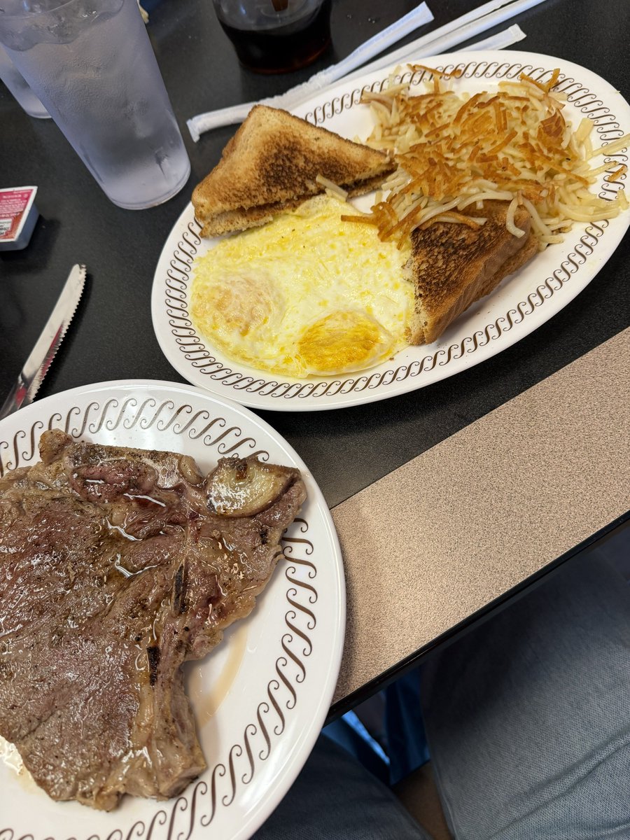 guaranteed3putt's tweet photo. Benjamin Netanyahu is trying to send an air strike on me but the Lord is protecting me over this Waffle House #sundays https://t.co/Imbwql2hGk