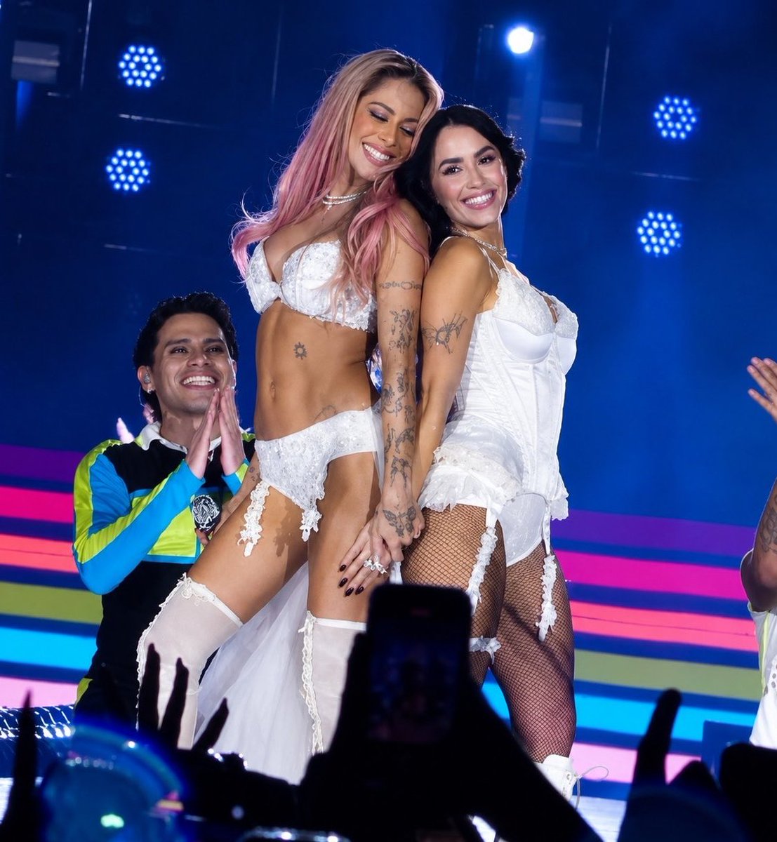 dannslali's tweet photo. que viva el pop, que vivan las mujeres https://t.co/prcj2bT5Qu
