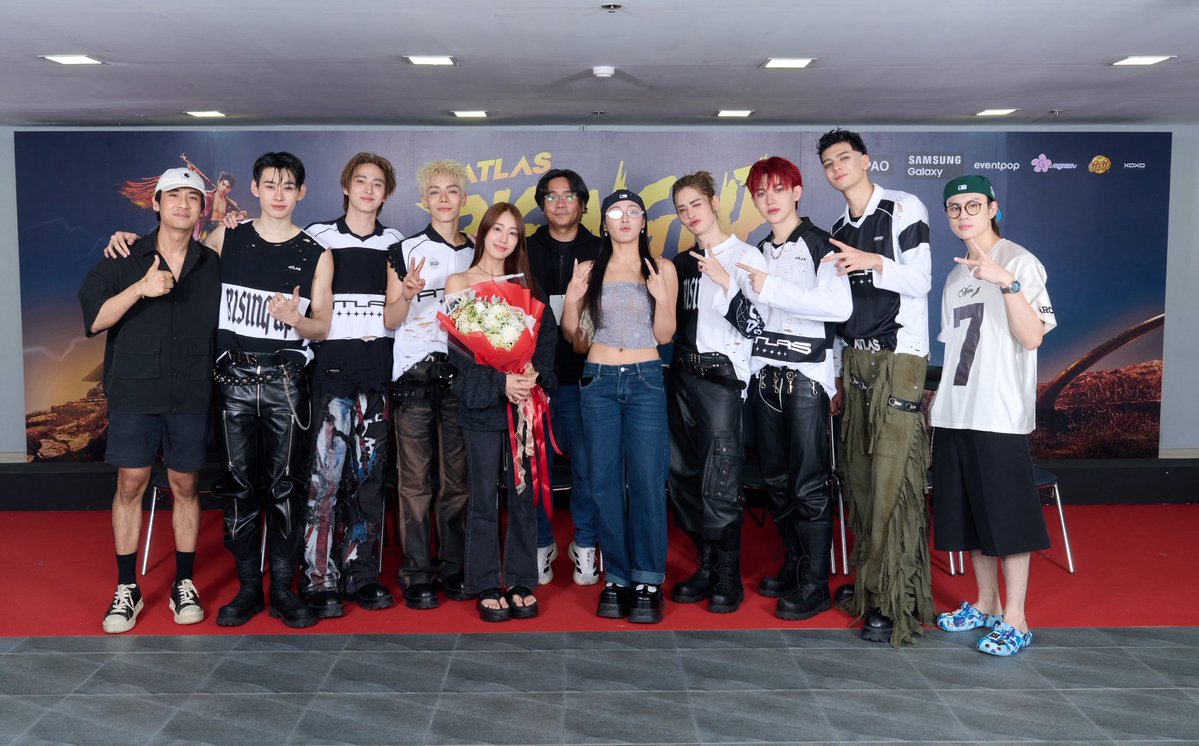 XOXOofficialTH's tweet photo. 4EVE , Xinweer PlusOne , fromearth ขอเป็นตัวแทนชาว XOXO Ent. ร่วมแสดงความยินดีกับ ATLAS 🎉😍

ATLAS: RISING UP CONCERT ✨
LIVE AT IMPACT ARENA

#ATLASRisingUpConcertatImpact
#ATLASRisingUpConcert
#ATLASconcert2026
#ATLASth #ATLAS_th https://t.co/t5wnfte6eH