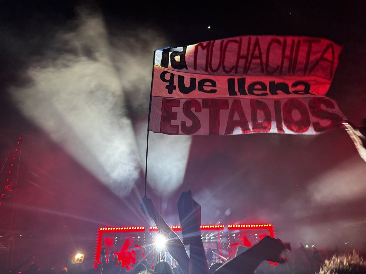 89snina's tweet photo. como se llama esa muchachita que llena estadios? lali https://t.co/gWyDONFFZa