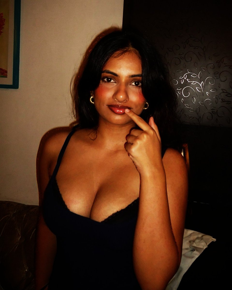 baddiesforshow's tweet photo. NAME- NATALIE JOSEPH
UNIVERSITY-  MIRANDA HOUSE , DU   
AGE -20  
HOMETOWN - DELHI
FEATURES-  BUSTY TITS , MOSTLY C CUPS ,MOMMY LOOKS, DARK STUBBLE ARMPITS

  #COLLEGESLUT #SEXY #DU #INDIANCOLLEGESLUT https://t.co/h1ZdaglwVy