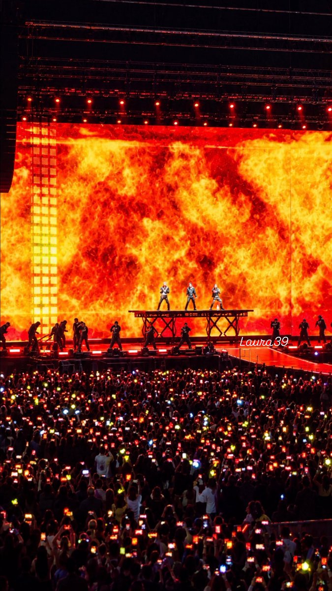 laurabarr39's tweet photo. I came back home to a parking fine and Iβm broke but I donβt care because I got to see BigBang for the first time ππ€©π₯π¬π§
#BIGBANG #λΉ
λ±
#COSMOSinLONDON #BIGBANG_IS_BACK https://t.co/cBALjDiu8F