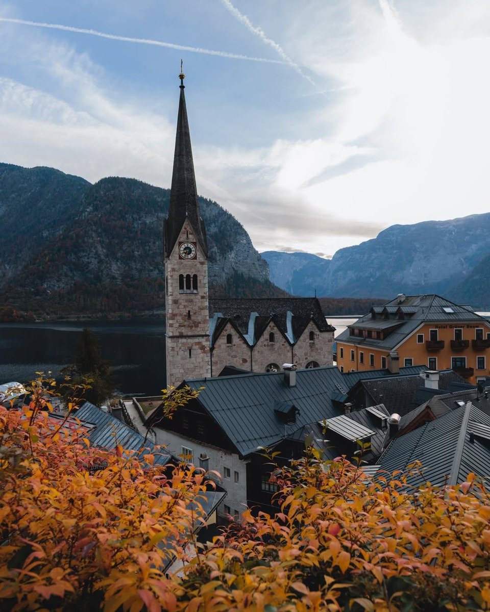 naturebeauty760's tweet photo. Autumn days in Hallstatt, Austria 🇦🇹 https://t.co/3iorm0d3HI