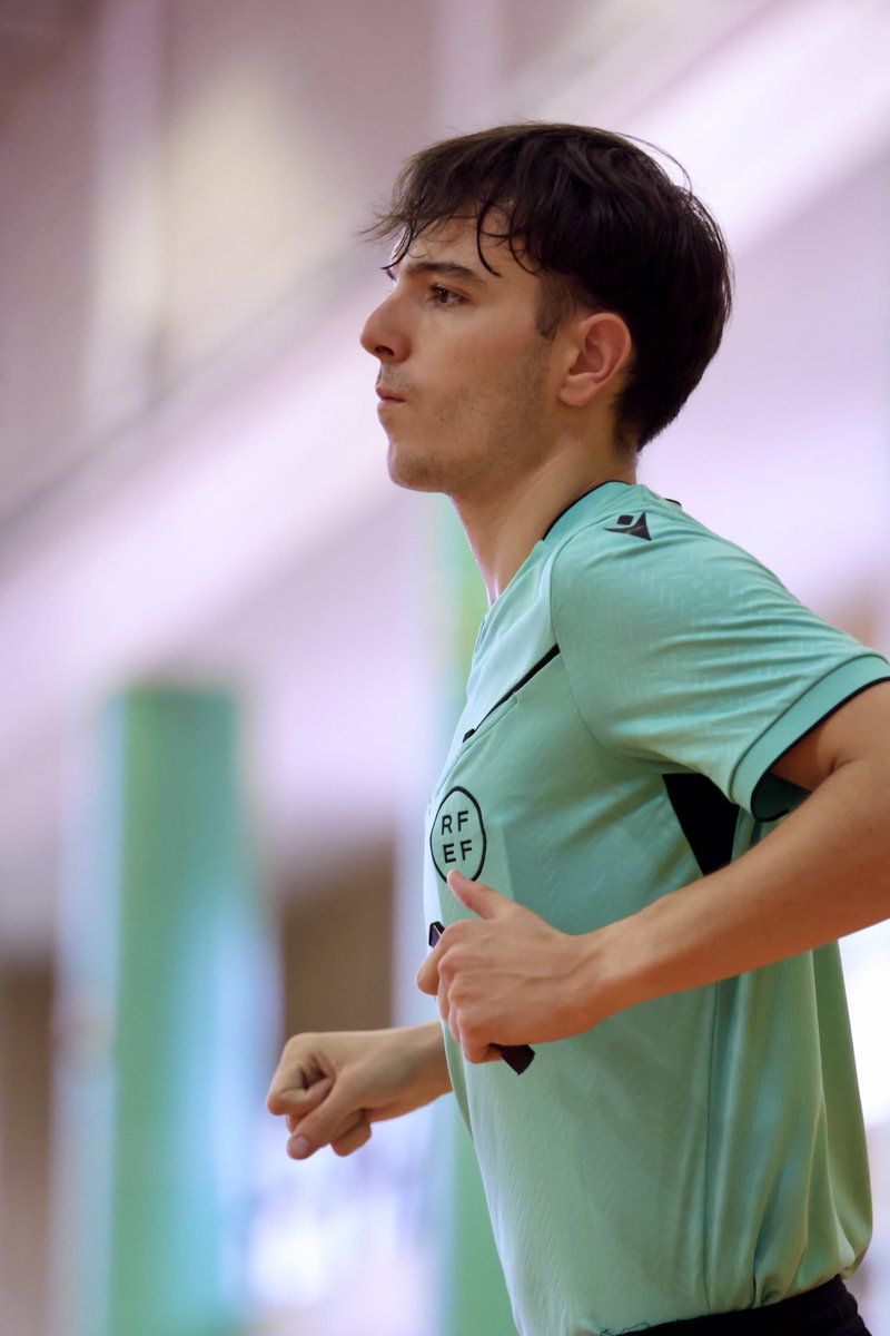 CoGAFS's tweet photo. 🏆 2ª División Fem. | Grupo 2 | Jª 2
👥 Pablo Bona / Marcos Nogueras
👤 Eduardo García
@EntrerriosAuto 🆚 @CFSLesGlories
📸 @fotografiadeportiva_bellido IG
#futsal #aretofutbola #futsalreferee #zaragoza #cogafs https://t.co/bzRIBRnIkG