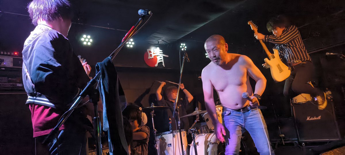 SWG__official's tweet photo. 最初はグー Live@北坂戸ライブハウスハレ

ありがとうございました！

1.夏の番人
2.sing a song
3.ロッケンロー・ドリーマー
4.ビールとコロッケ
5.ゴールデン・フィールド
6.センチメンタル
7.光と闇
8.そこはかとなく、世界 https://t.co/or6Et00V15