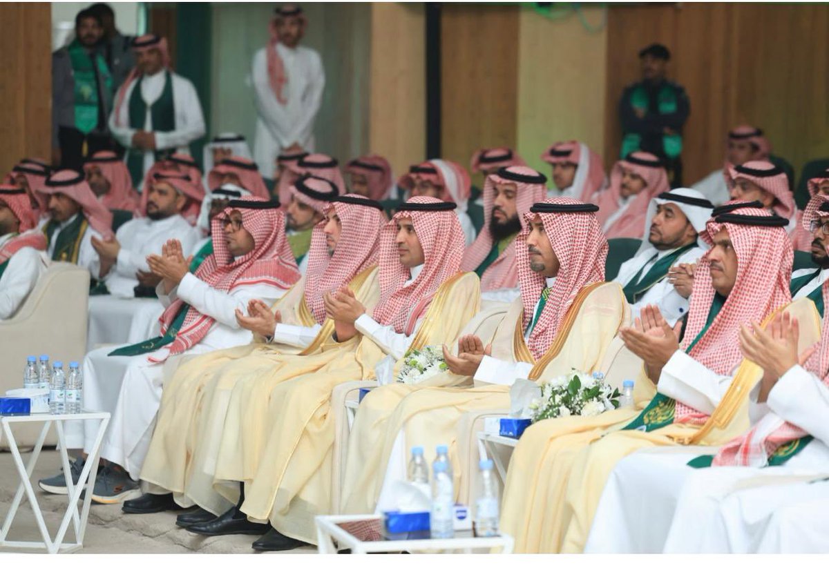 psau_edu_sa's tweet photo. برعاية سعادة رئيس #جامعة_الأمير_سطام، أ.د. عبدالله بن عبدالعزيز التميم، احتفت الجامعة اليوم الأحد بـ #اليوم_الوطني_السعودي، بحضور قياداتها وعدد كبير من منسوبيها وطلابها.
وتضمّن الحفل عددًا من الفقرات والفعاليات المتنوعة التي عكست اعتزاز الجامعة ومنسوبيها بوطنهم وقيادتهم، واستحضرت مسيرة المملكة الحافلة بالإنجازات وما تشهده من نهضة تنموية شاملة في مختلف المجالات.
#عزنا_بطبعنا