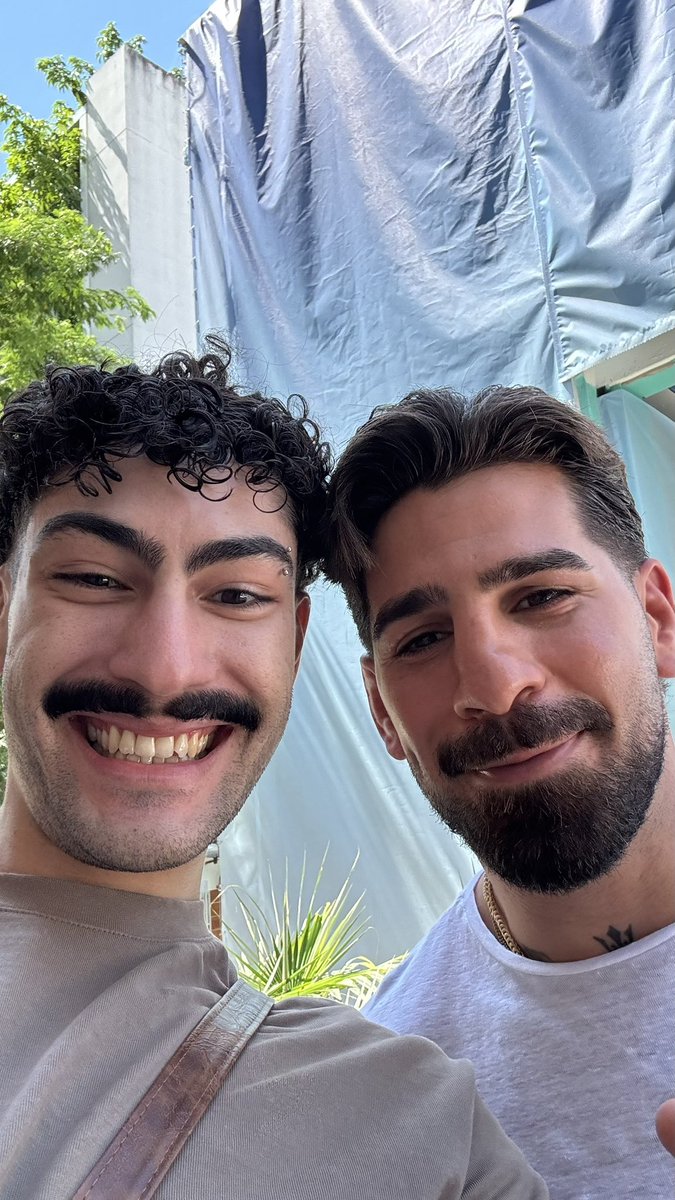 changinfaces_'s tweet photo. quando ce ta andando aleatoriamente em miami e simplesmente encontra o topuria do nada https://t.co/XnmbgAU7km