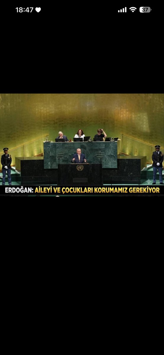 bbusracc's tweet photo. Sayın Burhanettin Duran,Bir öğretmenin görevini yaparken ailesinden kopmadan yaşayabilmesi, çocuklarının yanında olabilmesi en büyük temennimiz. Eş, sağlık, engellilik, can güvenliği ve çocuk mazeretleri bulunan öğretmen ailelerinin çözüm beklentisine destek olmanızı rica ediyoruz. Protokol kapsamında farklı meslek gruplarına aile birliği konusunda sağlanan uygulamalar dikkate alınarak öğretmenler açısından da ayrıcalık değil eşitlik temelinde bir yaklaşımın değerlendirilmesini rica ediyoruz. @tcbestepe @tcmeb @tcailesosyal @iletisim @mebpgm #AileninSesiCumhurunReisi