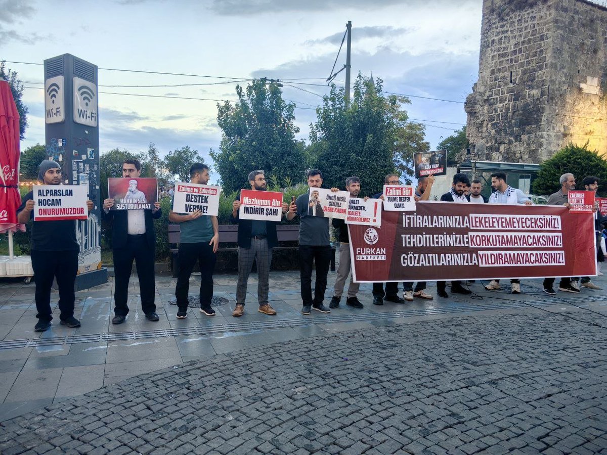 07furkanhareket's tweet photo. HUKUKSUZLUKLARA BOYUN EĞMİYORUZ!

Haksızlığı kabullenmiyoruz, hukuksuzluğu normalleştirmiyoruz! Hocamız ve kardeşlerimiz için adalet talebimizi her yerde dile getirmeye devam edeceğiz!

#YargıEliyleZulüm
AkpUlkeye NeKazandırdı
AkpDönemi ZulümDönemi https://t.co/RWM3rwOucF