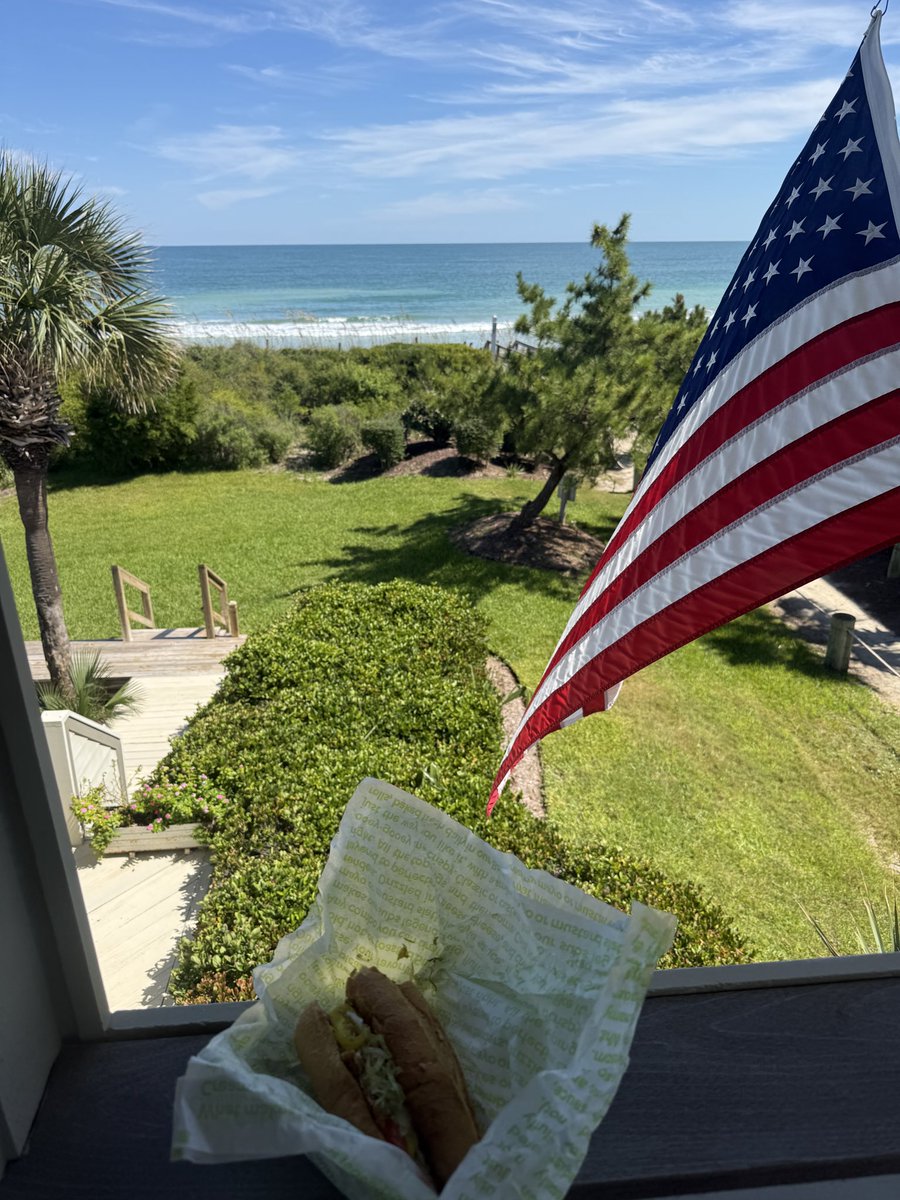cofcmike's tweet photo. woke up feeling like Dylan Stewart punched me in the face. hung pub sub #blueherron #keeppounding https://t.co/eiks07GNEQ