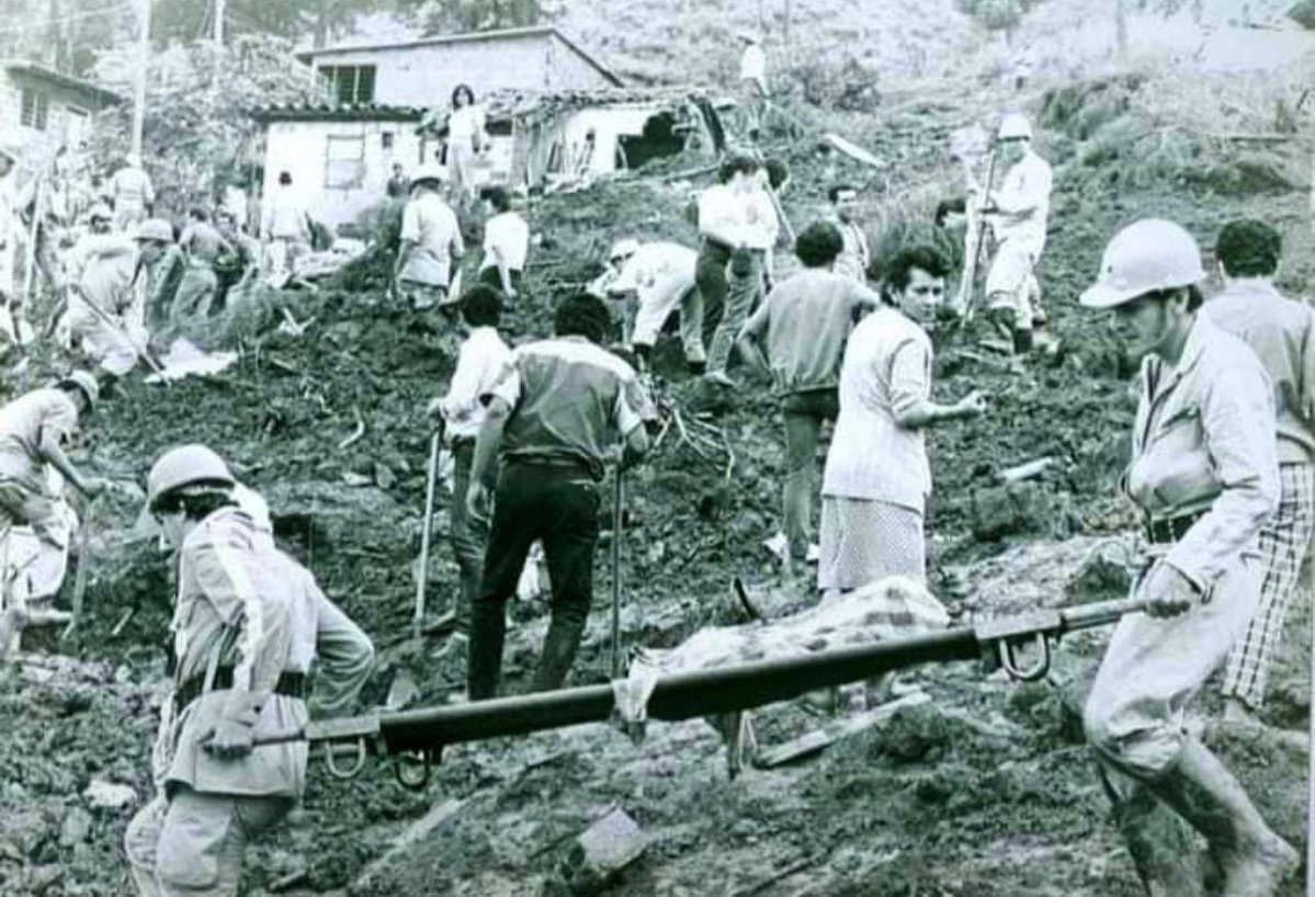 DAGRDMedellin's tweet photo. ⌛️Un día como hoy hace 39 años, ocurrió una tragedia en nuestra ciudad: #Villatina #Medellín más de 500 personas fallecieron, consecuencia de un movimiento en masa. Emergencia que marcó un hito de aprendizaje en la historia de la Gestión del Riesgo de Desastres en Colombia. 🙏🏼 https://t.co/UiaxXdprYj