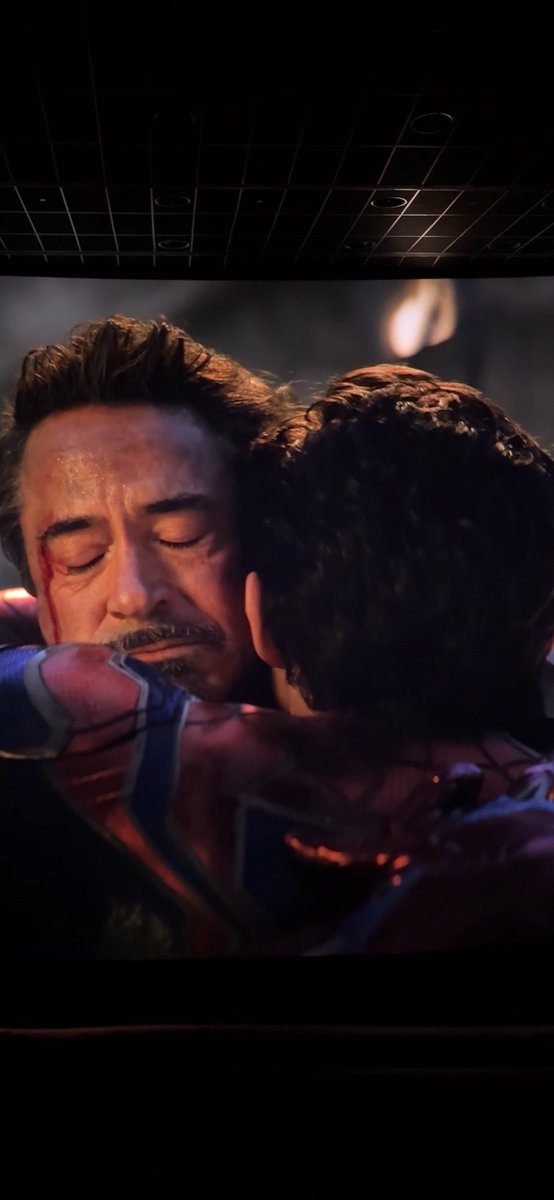 killeddn's tweet photo. يا اني طلعت من القاعه دايخه بكي #Avengers #Endgame https://t.co/p8Ku56LPjA