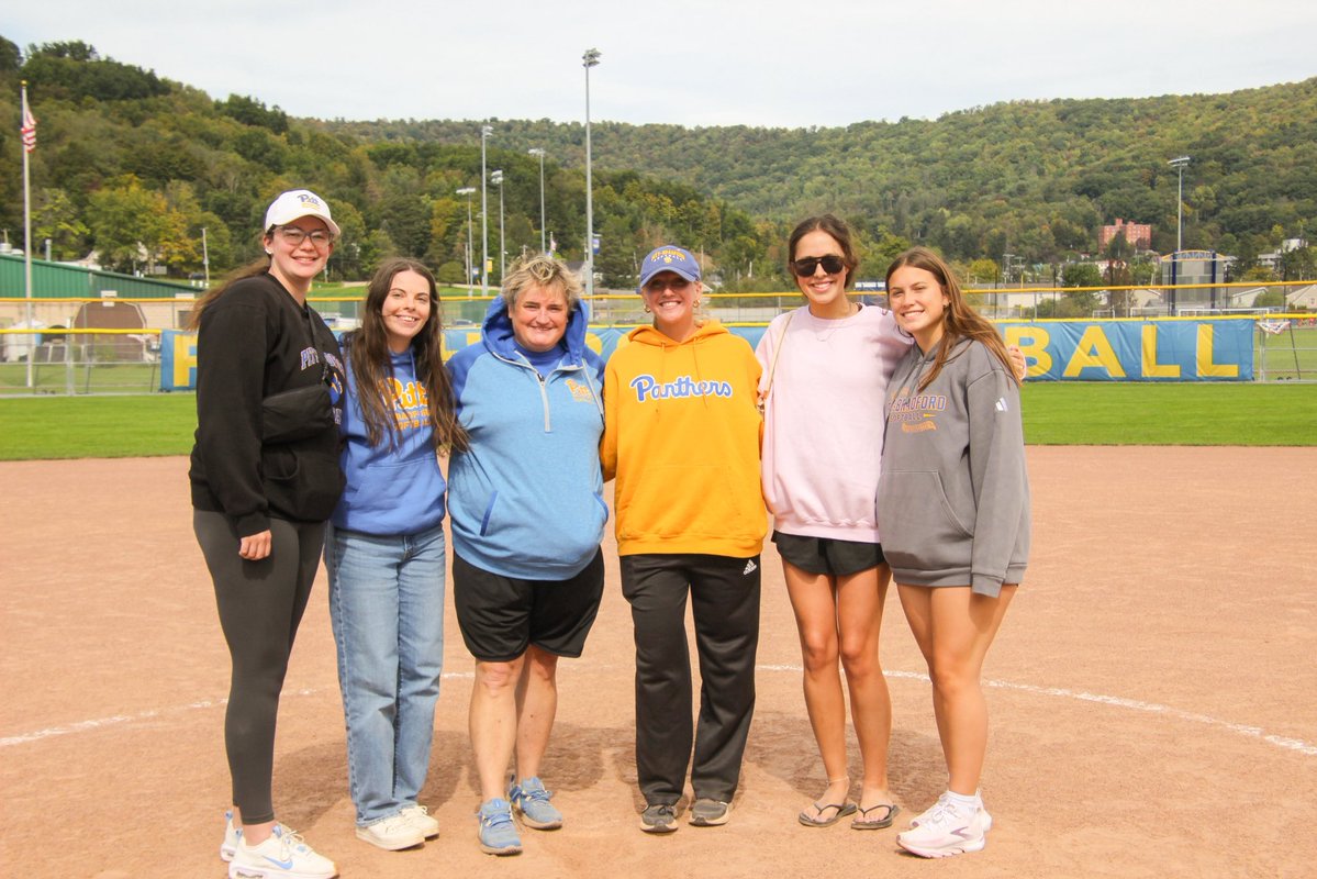 UPBSoftball's tweet photo. Great having some alumni back this weekend!  #upbsb #pittbradfordsoftball #Alwaysapanther https://t.co/su4JgbuenF