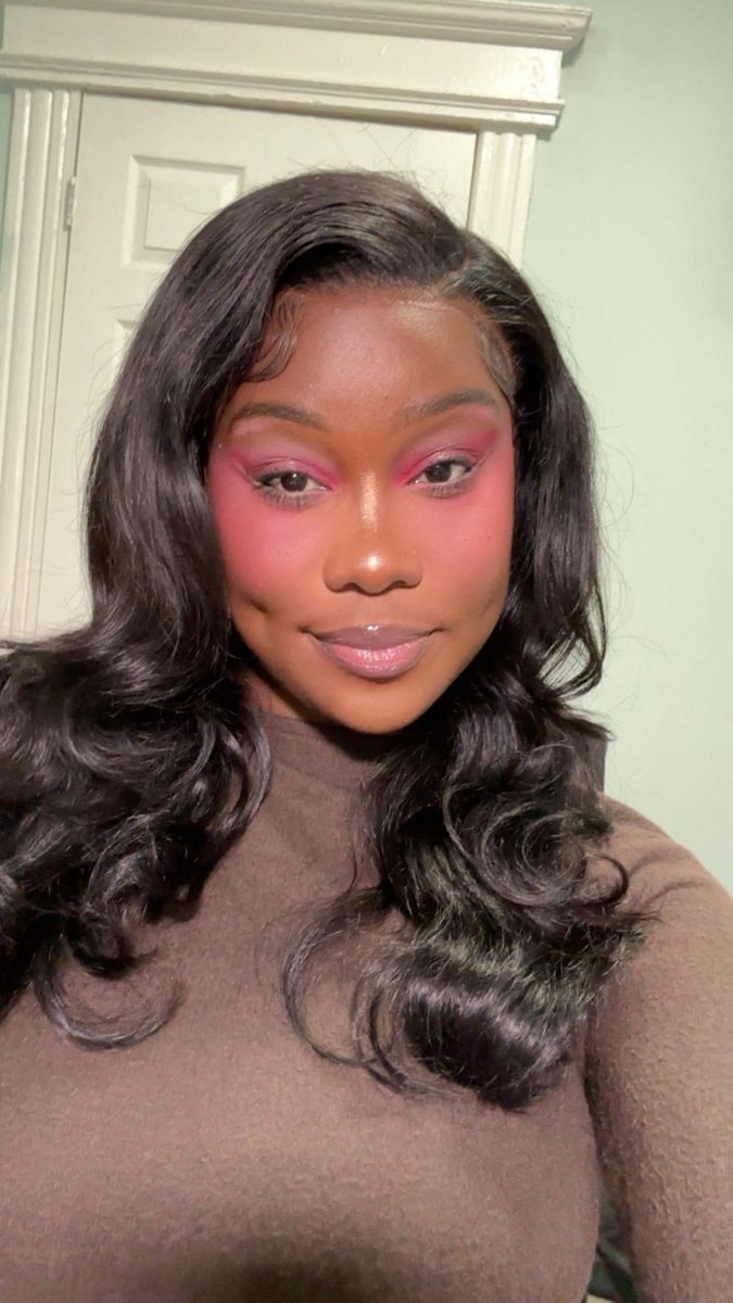 BritanyaSmith3's tweet photo. Most recent make up looks https://t.co/kAXrFaTJfH
