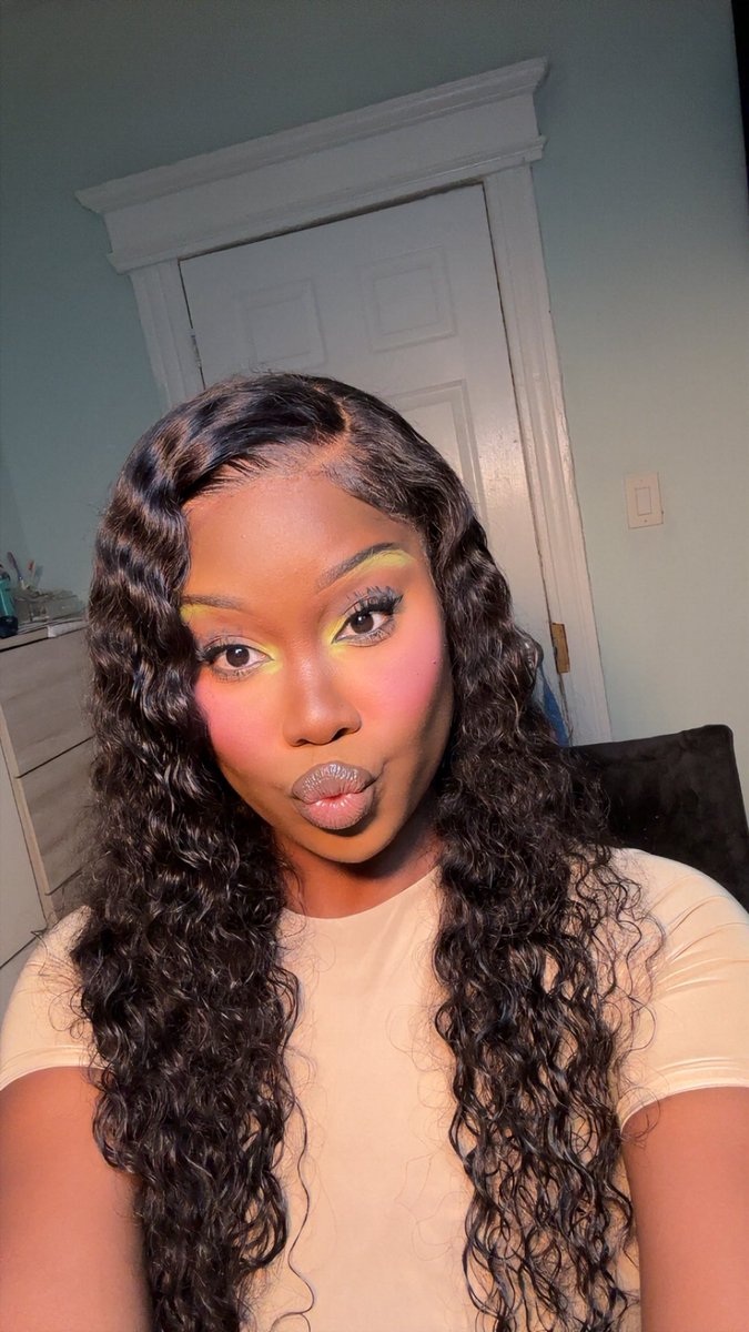 BritanyaSmith3's tweet photo. Most recent make up looks https://t.co/kAXrFaTJfH