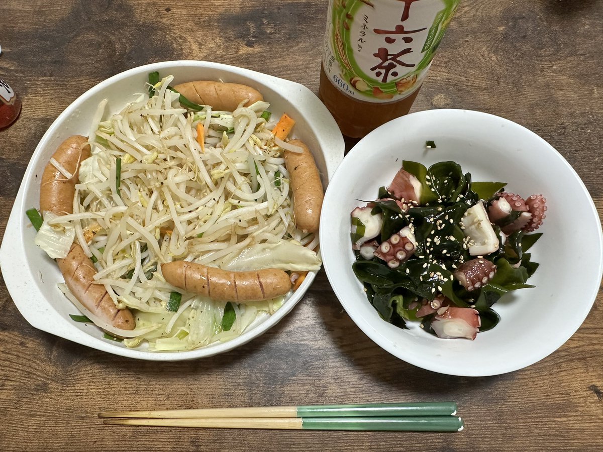 zackslittle's tweet photo. 今日の晩飯
ウインナー入り蒸し野菜とタコとわかめの酢の物 https://t.co/yQQXxg3m6K