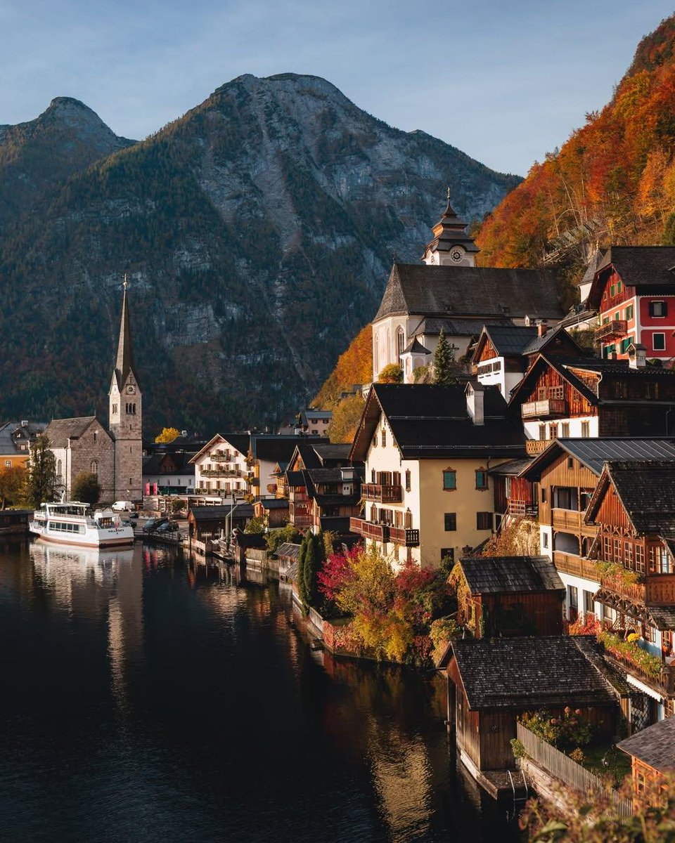 naturebeauty760's tweet photo. Autumn days in Hallstatt, Austria 🇦🇹 https://t.co/3iorm0d3HI