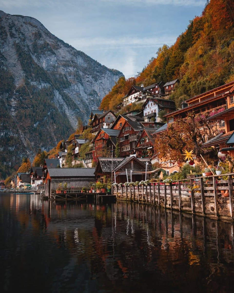 naturebeauty760's tweet photo. Autumn days in Hallstatt, Austria 🇦🇹 https://t.co/3iorm0d3HI