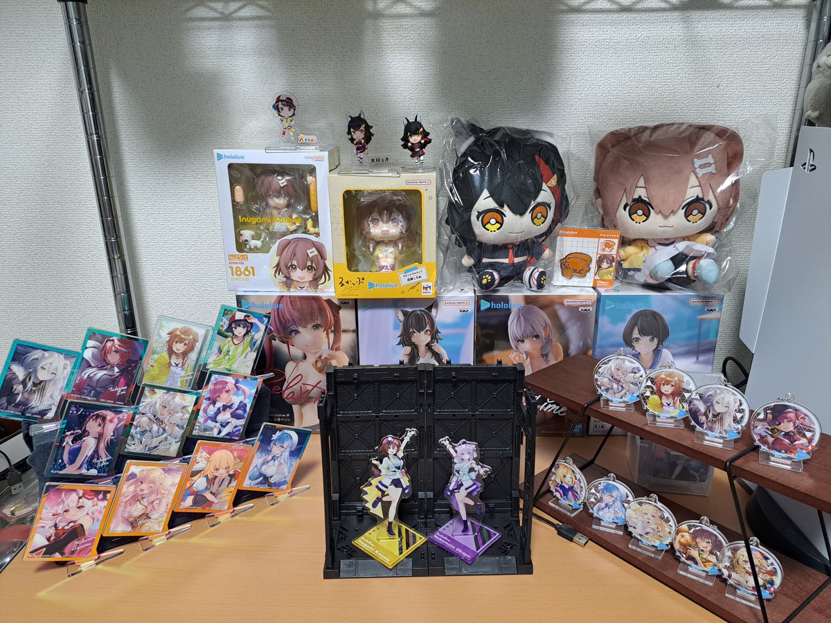 Hkohryu's tweet photo. ホロライブを知って約二年半ぐらい。初めはゲーマーズからハマりどんどんと推し達が増え、遂にはあと1ヶ月で最推しのみこちの2ndソロLIVE…。Fastの時は吊るし席でネット環境が最悪で飛び飛びの視聴やったけど今回は��ゃんと現地で観れる。
正直こんなおっさん参加してたら浮きそうな感じがする。白い目でみられんかなってw
なんせ35Pって若い人や女性が多いイメージやからね…w
まあそれでも精一杯楽しもうと思うwこういう祭り事は楽しんだもの勝ちやと思うからね。
でもこういうのがおっさんがの発想なんかもねw
とりあえずあと1ヶ月…体調崩さぬよう気を付けんとね。