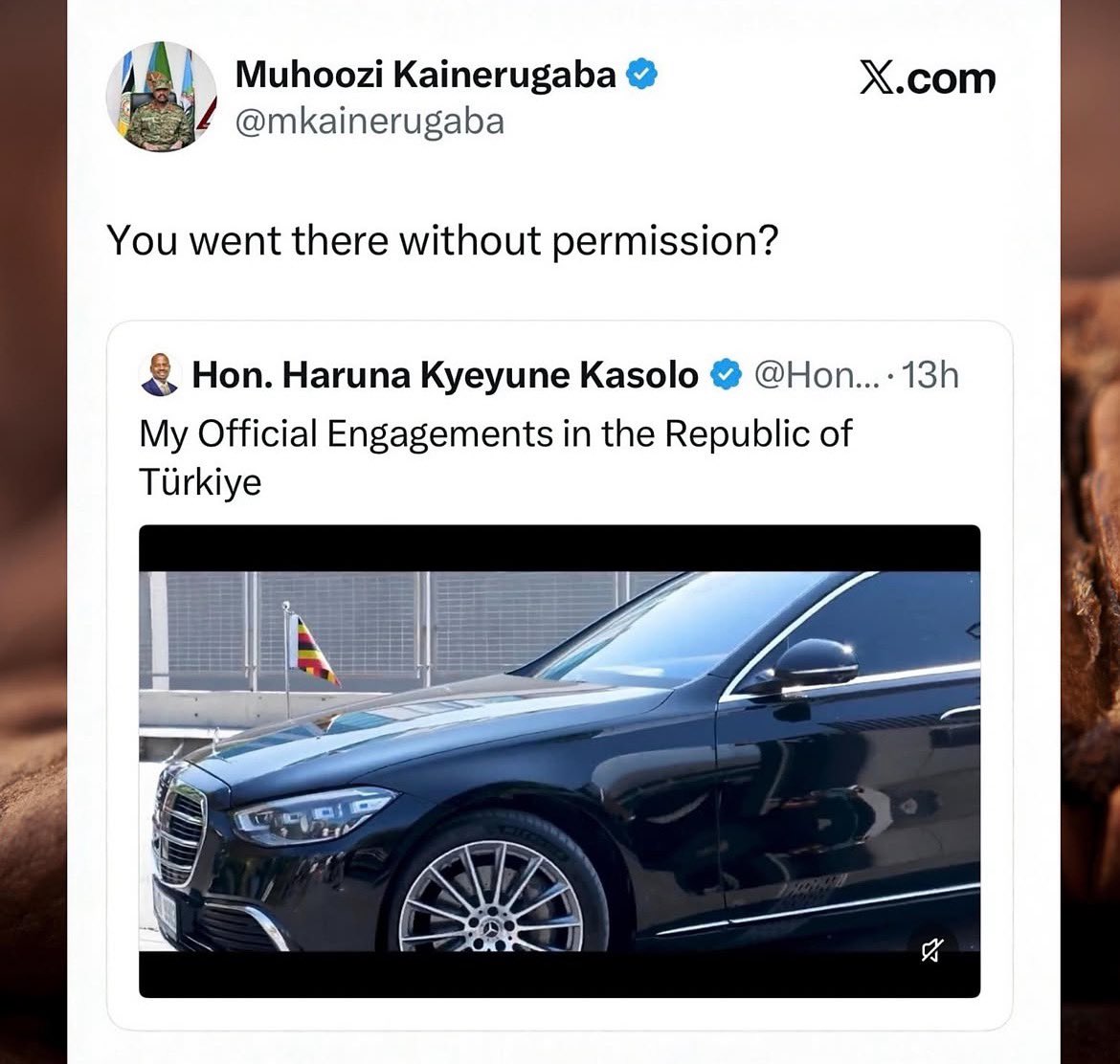 aggreynuwat's tweet photo. Imagine someone heading the entire security of the country-a high profile figure in country leaves the country and CDF is not aware , he also just see the photos on media like us🫢are we safe? Double check your intelligence team sir Mr.CDF otherwis🤷🤷🤷@GovUganda https://t.co/uwk0Jmy6BW