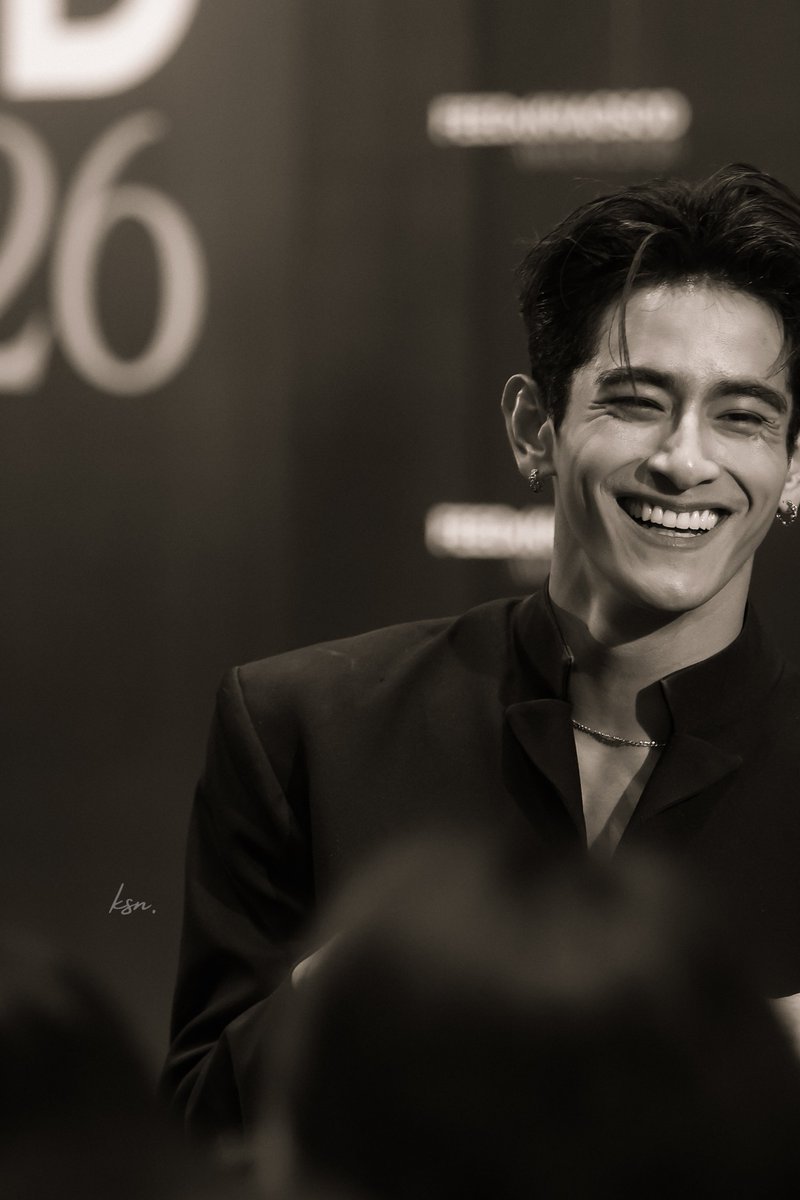 ksnsakasong's tweet photo. เคยบอกอ็อตโต้ตอ��ที่ไปหาเราที่งานรับปริญญา บอกว่าสิ่งหนึ่งที่พี่ชอบมากในตัวโต้คือเวลาออกงานโต้เก็บหมดแม้ว่าใครอยู่ข้างหลังสุด อยู่ไกลแค่ไหนโต้ก็มองทั่ว แฟนคลับใครไม่รู้ยิ้มให้เค้าไว้ก่อน

#FEEDxKHAOSOD2026xอีกา
#ottotkwp @ottotkwp

ผ่านมาปีกว่า จนวันนี้ โต้ก็ยังพิสูจน์ให้เห็นว่าโต้ยังรักษาสิ่งที่ดีสิ่งนี้ไว้ได้อยู่เสมอ และเก่งขึ้นทุกวันจริงๆ ชินกับการเป็นดาราแล้ววว 🤭

เป็นพระเอกเต็ม��ัวแล้วน้าาา พี่ภูมิใจกับทุกก้าวของโต้มากๆ เชื่อมั่นในตัวเองเยอะๆ นะ ในอนาคตเรายังไปได้สุดกว่านี้อีก

และตรงนั้นจะมีพี่คอยยืนยินดีอยู่หลังๆ ที่เดิมเหมือนเสมอแหละ

🥺❤️