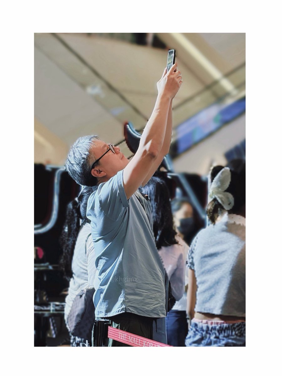 khgimx_'s tweet photo. อยากให้รู้ว่าข้าง ๆ ยังมีคุณพ่อ และข้างหลังยังมีพวกเราเสมอนะ 🤍 

#Aou_tnbknr https://t.co/o1NYnLfQk9