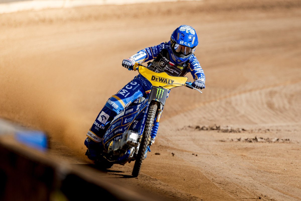 zmarzlik95's tweet photo. Toruń i ostatnie emocje sezonu SGP w obiektywie.
📸 Tomasz Przybylski
#BZ95 #ZmarzlikTeam #orlen #orlenoil #orlendlaciebie #verva #orlenteam #4F
@GrupaORLEN @TeamORLEN https://t.co/fGDOiFTmI1