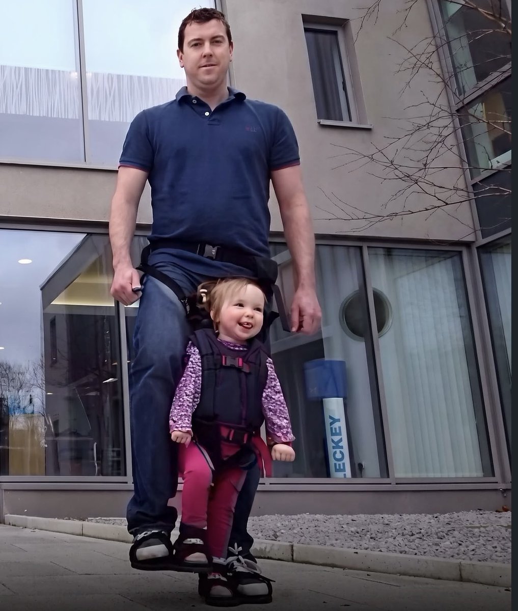 metrofive5's tweet photo. He designed special shoes so his paralyzed daughter could walk with him 🥹💖🫂 https://t.co/GHpsk92mAb