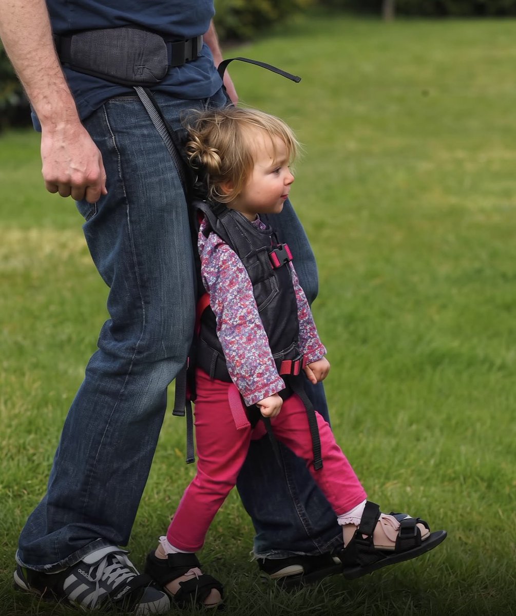metrofive5's tweet photo. He designed special shoes so his paralyzed daughter could walk with him 🥹💖🫂 https://t.co/GHpsk92mAb