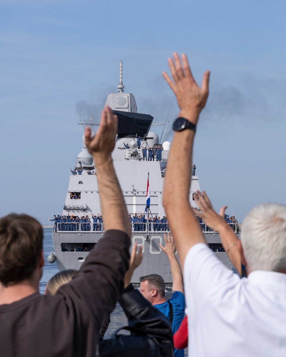 kon_marine's tweet photo. https://t.co/NeLSlTUMkl. Evertsen is vertrokken richting het Midden-Oosten voor een periode van ruim 3 maanden. Het schip neemt de taken over van de Ruyter die onlangs terugkeerde 👉 https://t.co/WDBaiSzNuD https://t.co/d93Chd80GM