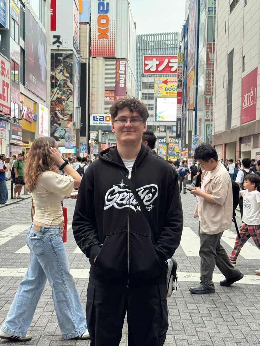 YujinRl's tweet photo. Loving japan ngl https://t.co/15cNdAtZ1Q