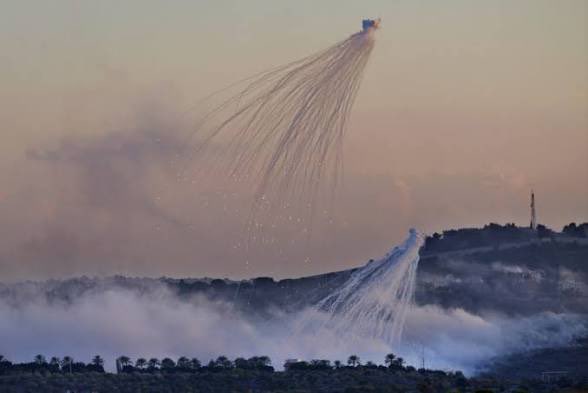 Megatron_ron's tweet photo. 🇮🇱🇱🇧 Israel has dropped phosphorus bombs on the outskirts of Zawtar al-Sharqiyah municipality, near the city of Nabatieh in southern Lebanon, per Lebanon’s National News Agency. https://t.co/yjRzioe5Cd