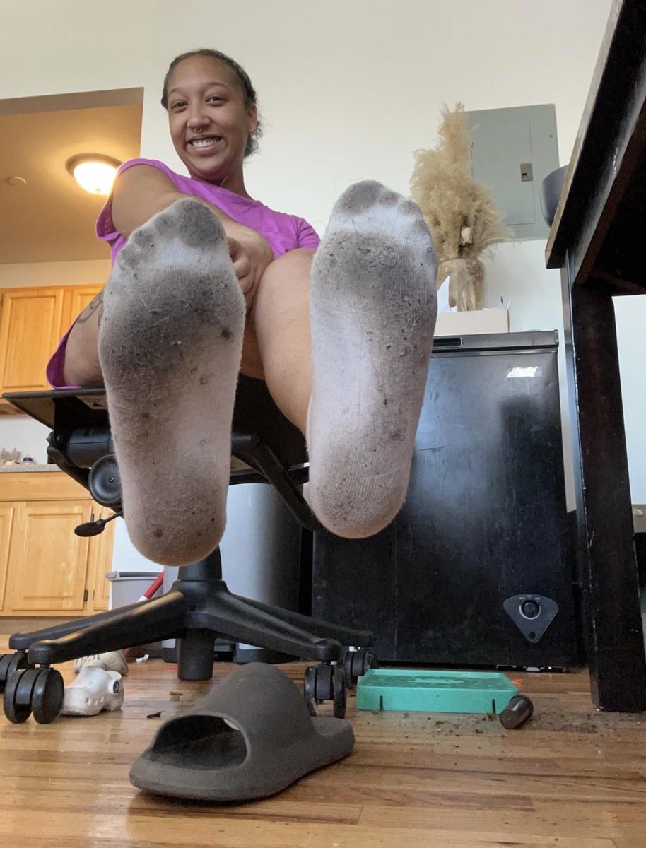 Mistressebonys's tweet photo. Who wants my dirty socks 

Available for meets

ebonygoddess findom paypig doubledomme humanatm  facesitting soles bitchboy wallet drain mistress cashmeet sellingcontent footfetish footjob feet assworship @rt_feet @rtfeetslave1 https://t.co/Ctn3TaUCgZ