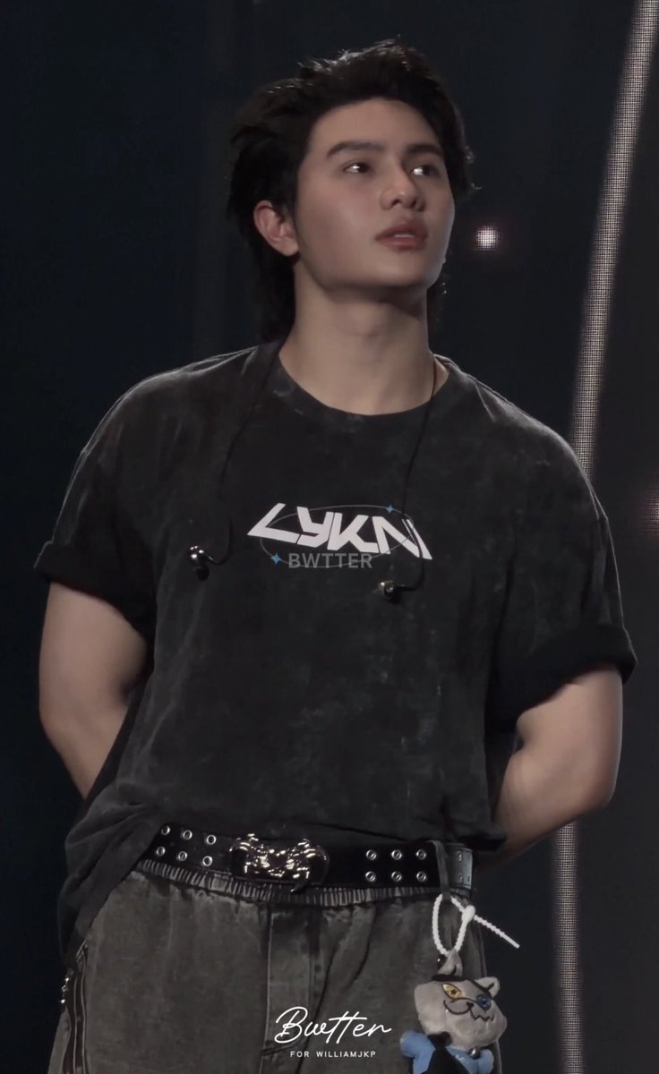 valcrazyforWE's tweet photo. do you guys think Est climbs him? 

Cr: Bwtter0214 https://t.co/IFB69xTS4d