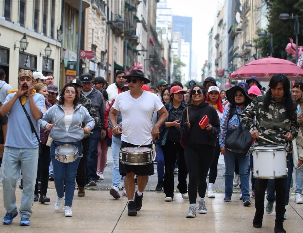 rosaicela_'s tweet photo. Las y los jóvenes están presentes en el evento #HonestidadYResultados.  #Hoy tienen acceso a educación, deporte, trabajo y cultura; son el motor de la transformación. 🇲🇽 @Claudiashein https://t.co/PnsPavVxLH