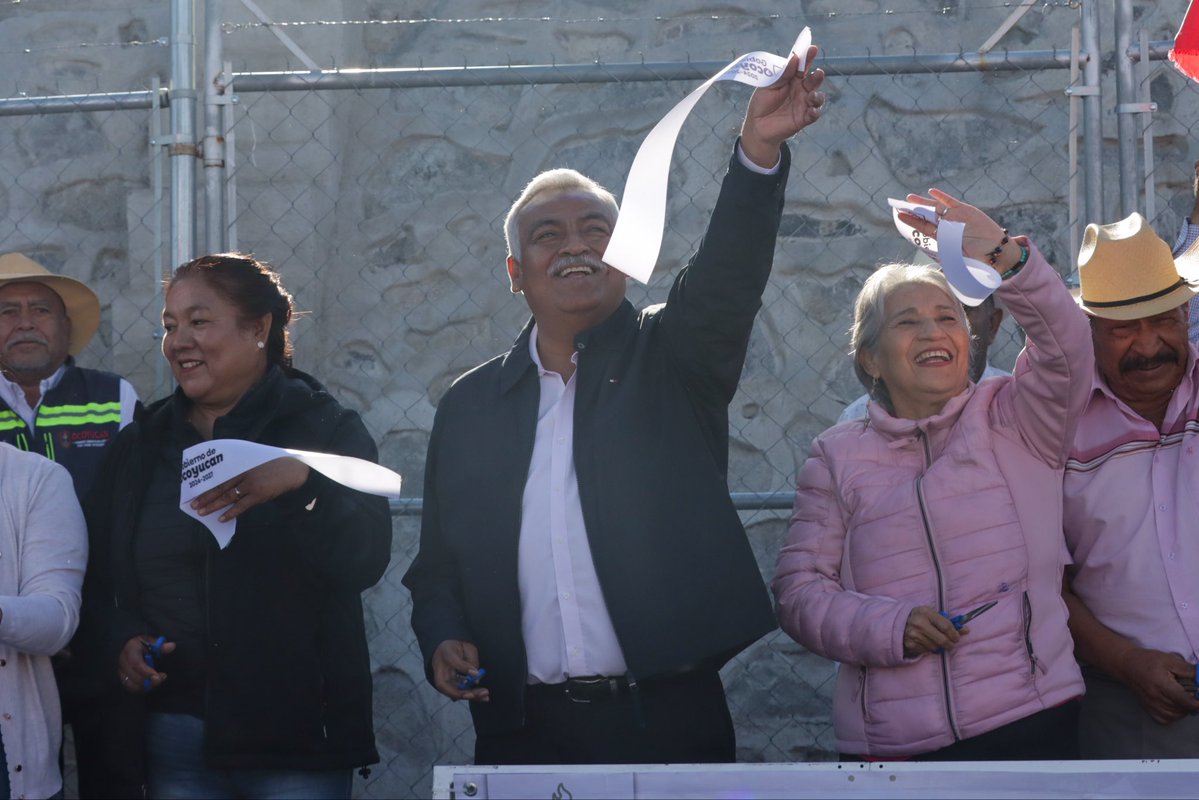 AytoOcoyucan's tweet photo. 💧🏗️ ¡Seguimos construyendo el Progreso de Ocoyucan!

Inauguramos la primera etapa de la construcción de la red de distribución de agua potable en la colonia Tlacaélel. 🤝✨
Una obra que representa el avance de nuestras comunidades 💙

#Ocoyucan #Tlacaélel #AguaPotable #Progreso https://t.co/KU1fQyMF5I