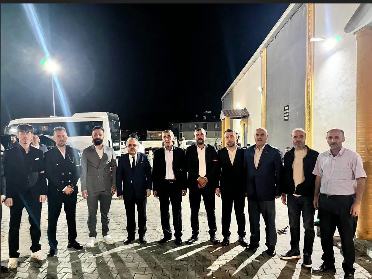 AkPartiGuroymak's tweet photo. 📍Güroymak
İlçe Başkanımız Sn.@Nihat_yvz , İl Genel Meclis Üyemiz Sn.Cemalettin AYTIĞ ve teşkilat mensuplarımız ile birlikte,
#DAYAN Ailesinin düğün merasimine katılım sağladılar.
Bir ömür boyu sürecek bu kutlu birlikteliğin, her iki aileye de hayırlar getirmesini temenni ediyor; genç çiftimize iki cihan saadeti, sağlık, huzur ve muhabbet dolu bir ömür diliyoruz.
@T_Bedirhanoglu