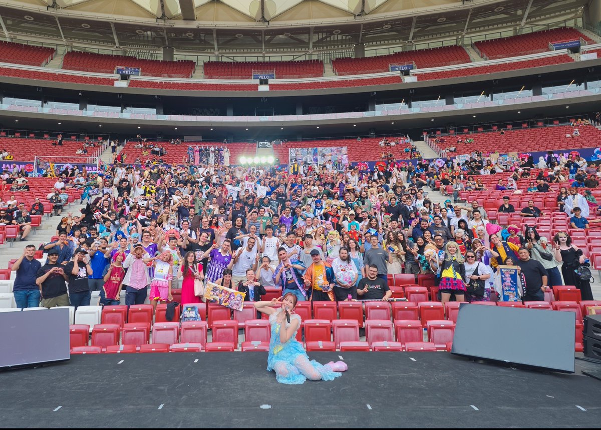 MachicoOfficial's tweet photo. #JapanWeekendMadrid 2DAYS gracias✨
ライブ・Q&amp;A・サイン会みんなからたくさんの言葉をもらってとても幸せでした!
これからも関わらせていただいている作品、キャラクターの魅力を伝えられるように頑張ります🌈
またスペインでみんなに会いたいな♪
BY:Machico(・山・) https://t.co/QwAEVLSQ9K