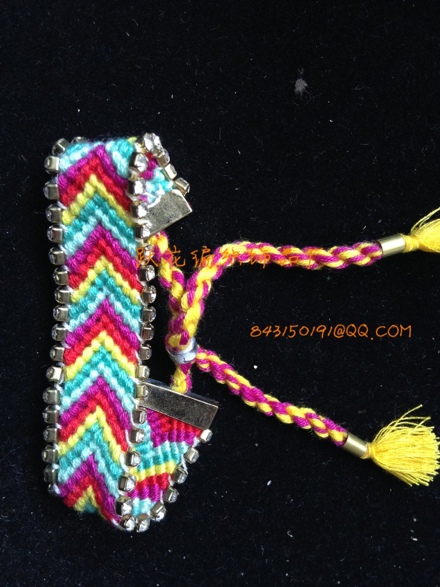 IrmaMccaff14ve's tweet photo. Crear pulseras de hilo coloridas es super fácil para el fin de semana! Usa hilos de varios tonos y teje nudos sencillos. #ManualidadesFáciles https://t.co/6uBvwqAwe7