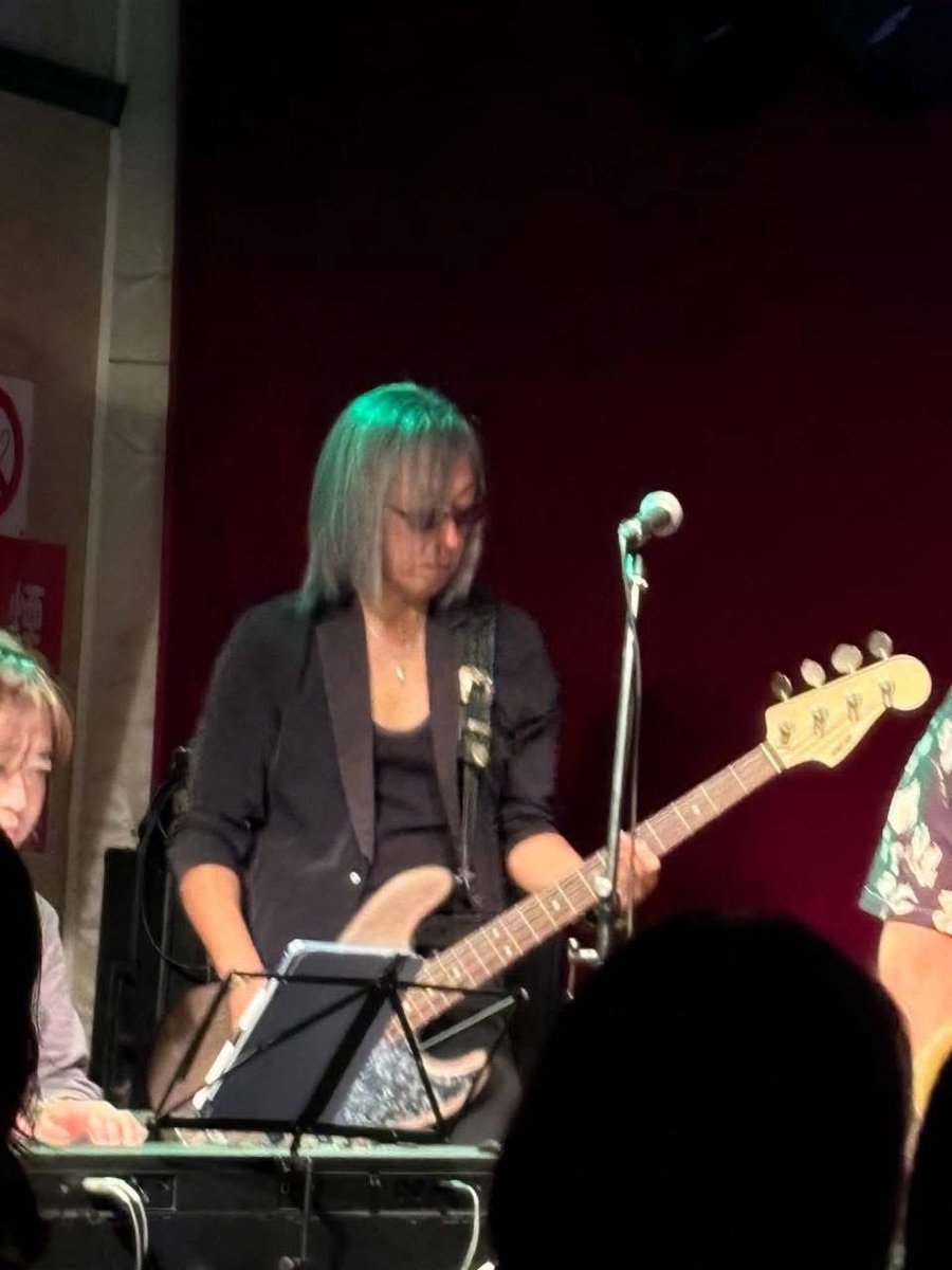 Bass_Itoh's tweet photo. Love rad. 今回2回目のライブ
福島THIRD STONEに出演させて頂きました！
皆さんに感謝！
ファンクな洋楽は面白いですが難しいです
そのままコピーして再現するよりベースのフレーズも引き算して歌いやすいように弾くのも大事だと、今回の演奏曲を通して思いました
とても良い勉強になったと思います https://t.co/A1JJooG5YL