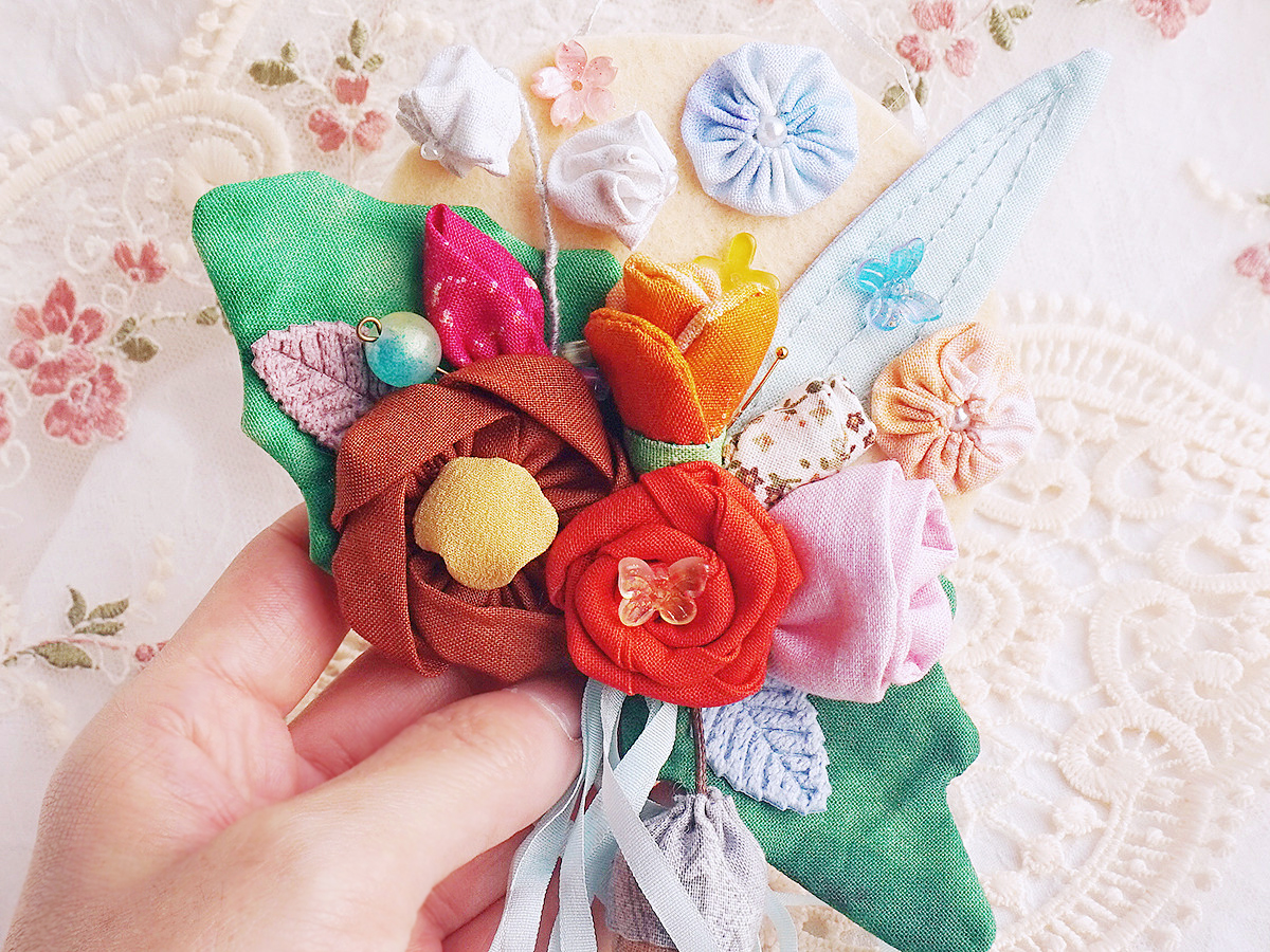 MandaCx0i6's tweet photo. Hoy hicimos llaveros de fieltro con motivos de flores Fáciles y perfectos para regalar!， https://t.co/3fITtWKS7U