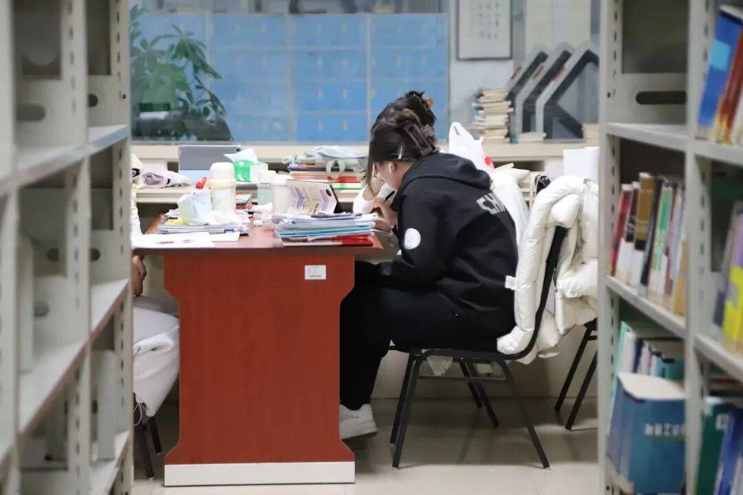 zenaidawatv86n's tweet photo. Finalicé mi proyecto final de carrera justo a tiempo!  Un suspiro de alivio para cerrar esta etapa. https://t.co/1ctDflZn5z