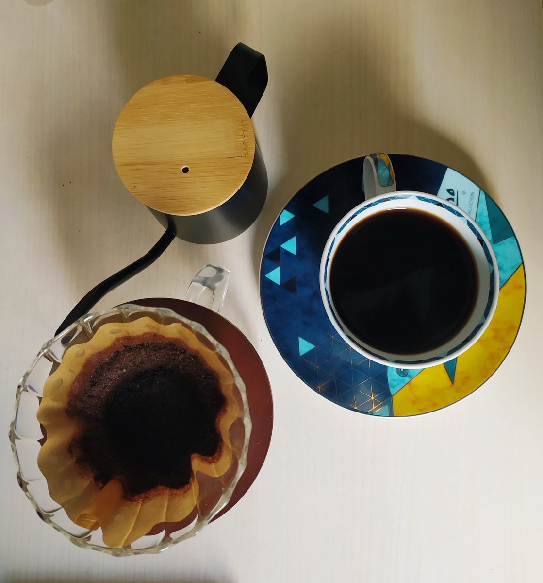 Janiecejjj's tweet photo. Ahora preparo café en 5 minutos en casa en vez de ir a la cafetería, ahorro dinero y tiempo, me gusta mucho este cambio. https://t.co/CoIFXxMGnA