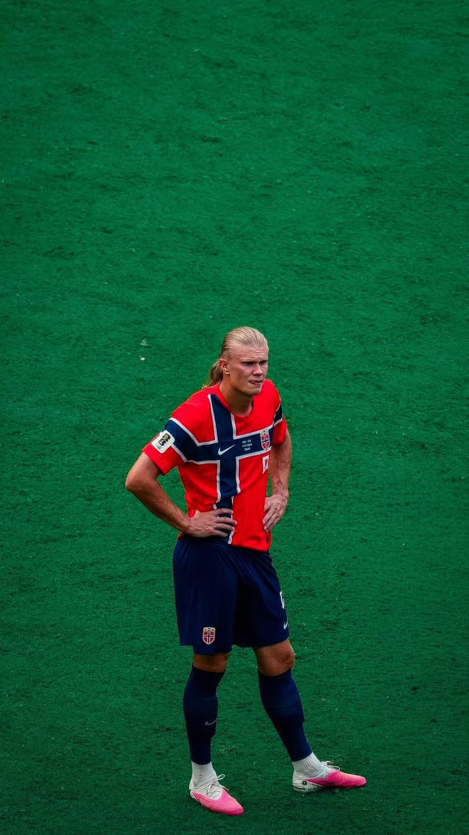 Eltirafacts's tweet photo. 🤖 HAALAND SIGUE ROMPIENDO LA NATIONS LEAGUE

Acaba de marcar su gol nº22 en la competición.

Máximos goleadores históricos:
22 — Haaland
15 — Cristiano Ronaldo
15 — Mitrović

Ya saca 7 goles al segundo puesto.
Y tiene solo 26 años. 🇳🇴 https://t.co/FzxTtxer5g