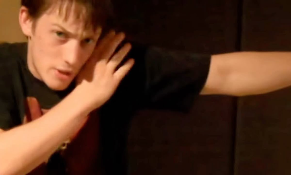 CALL0WS's tweet photo. y is he trying to dab https://t.co/hllkYaC7aO
