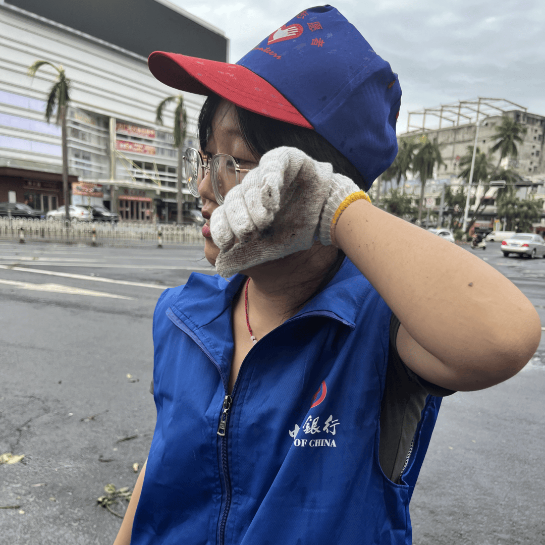 LinetteF1l's tweet photo. Hoy ayudé a repartir alimentos a familias necesitadas en el centro! Una experiencia llena de calor y gratitud.  #Voluntariado https://t.co/g5klEHmZH2