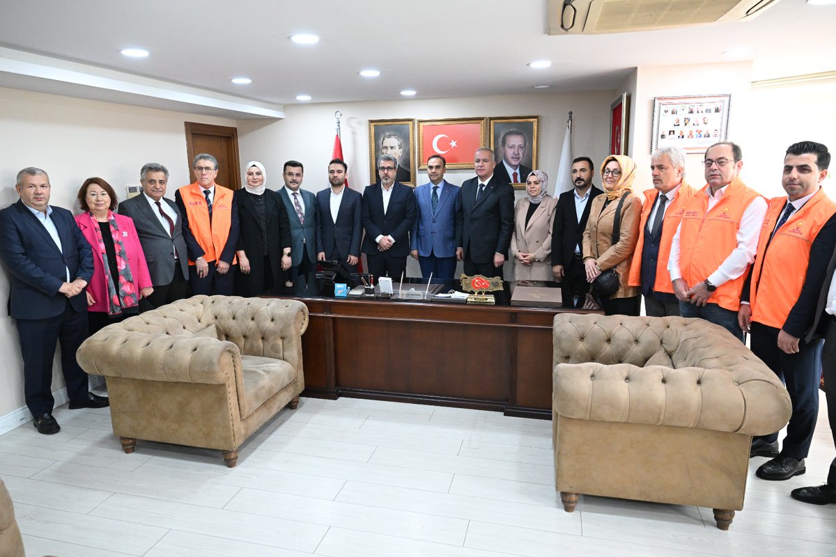akkadingop's tweet photo. Türkiye Yüzyılı Buluşmaları İstanbul programımız kapsamında; Sanayi ve Teknoloji Bakanımız @mfatihkacir ve İl Yönetim Kurulu Üyemiz Osman Cengiz ’in katılımlarıyla teşkilat mensuplarımızla bir araya geldik. https://t.co/qu8sLYInJI