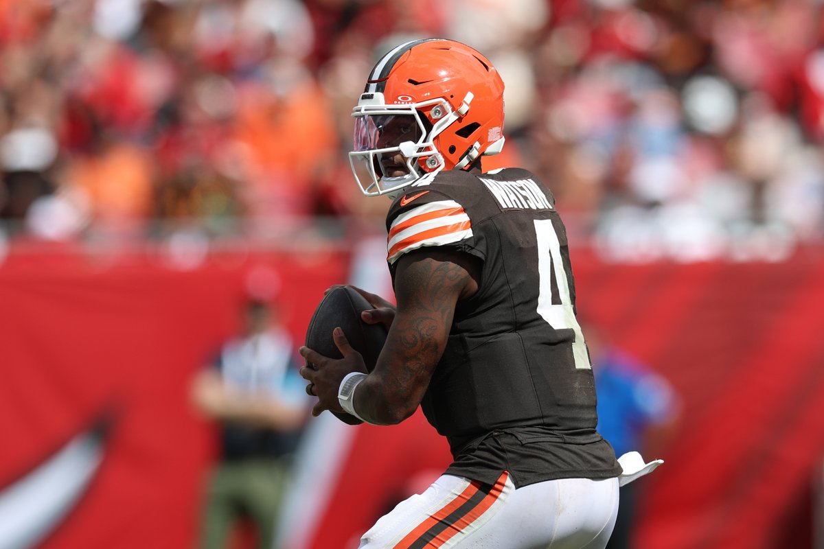 UnderdogNFL's tweet photo. Deshaun Watson's last 2 weeks:

40-for-60
382 passing yards
4 TDs, 0 INTs

First time the Browns have had a winning record since 2023. https://t.co/BD9QLSi4Jp